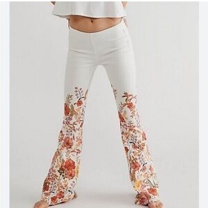 Free People We The Free Penny Pull On White Floral Flare Stretch Boho Hippie 24